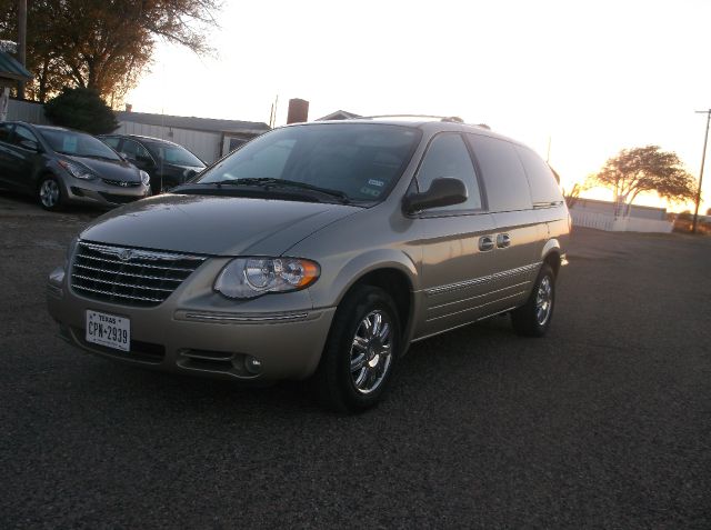 Chrysler Town and Country SLT 25 MiniVan