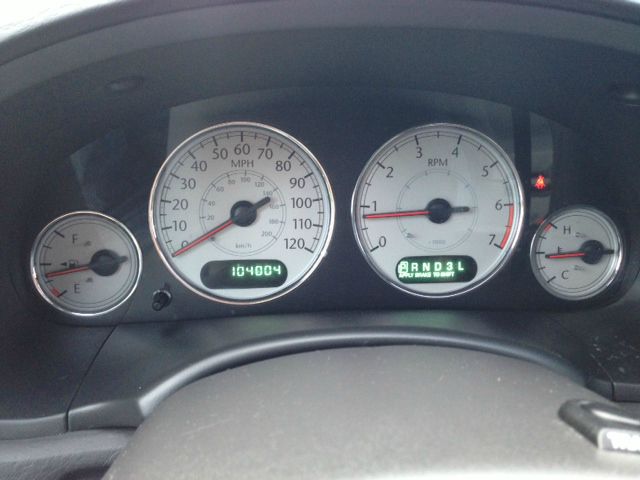 Chrysler Town and Country 2005 photo 1