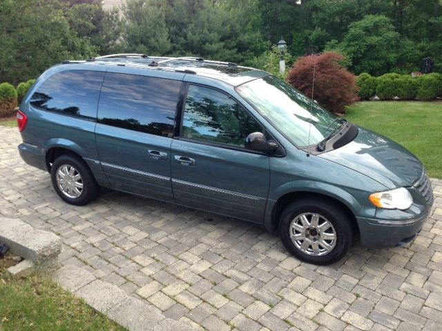 Chrysler Town and Country 2005 photo 15