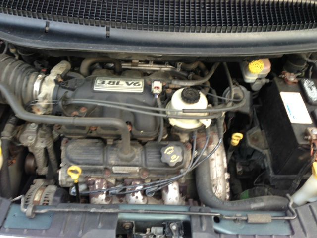 Chrysler Town and Country 2005 photo 2