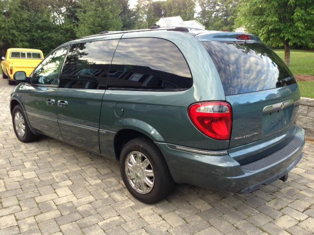 Chrysler Town and Country 2005 photo 4