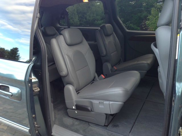 Chrysler Town and Country 2005 photo 9