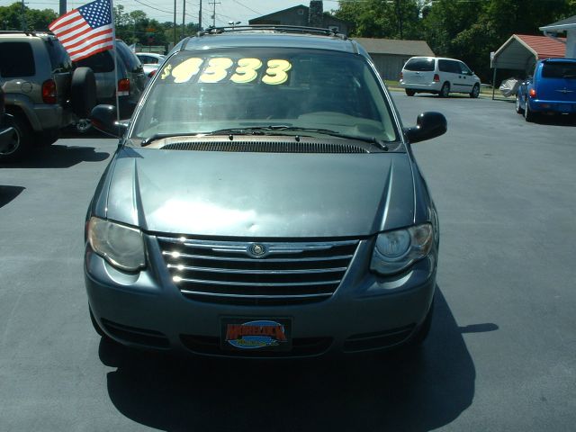Chrysler Town and Country 3.5 MiniVan