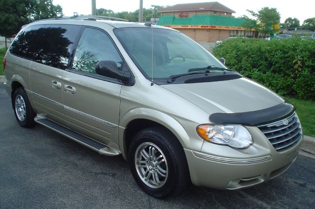 Chrysler Town and Country SLT 25 MiniVan