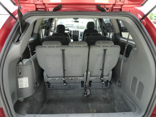 Chrysler Town and Country 2005 photo 1