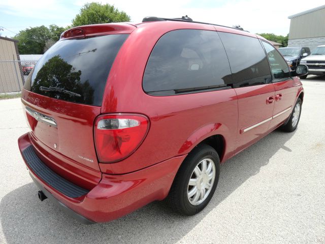 Chrysler Town and Country 2005 photo 10