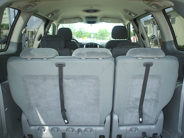 Chrysler Town and Country 2005 photo 5