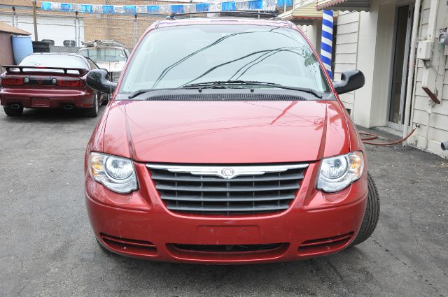Chrysler Town and Country 2005 photo 10