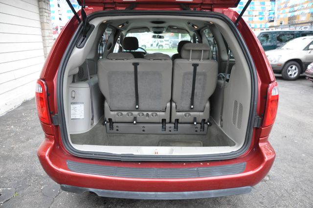 Chrysler Town and Country 2005 photo 12