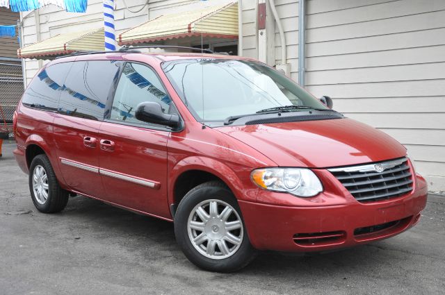 Chrysler Town and Country 2005 photo 15