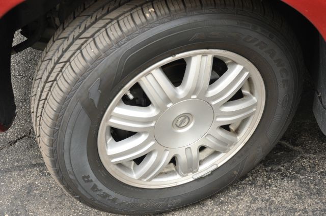 Chrysler Town and Country 2005 photo 2