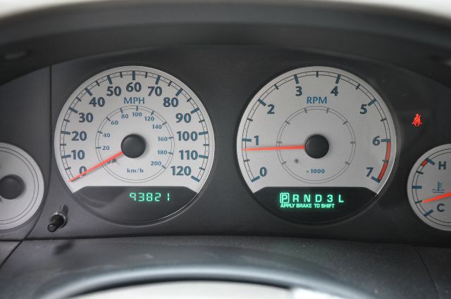 Chrysler Town and Country 2005 photo 5