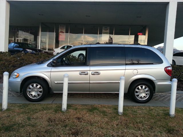 Chrysler Town and Country 3.5 MiniVan