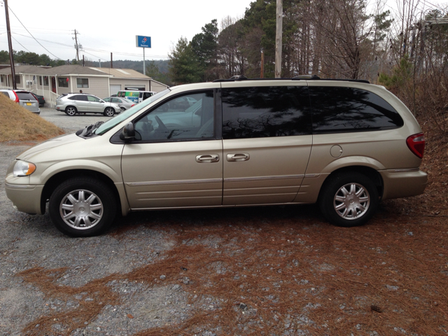 Chrysler Town and Country 2005 photo 4