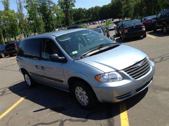 Chrysler Town and Country 2005 photo 4