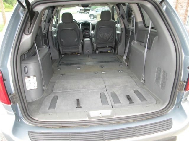 Chrysler Town and Country 2005 photo 1