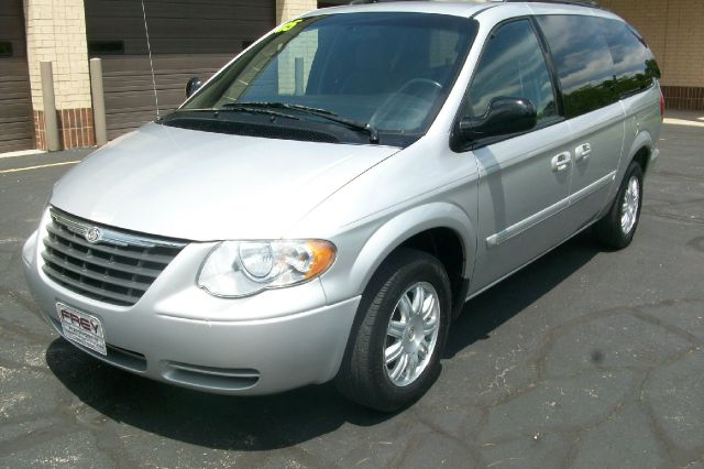 Chrysler Town and Country 3.5 MiniVan