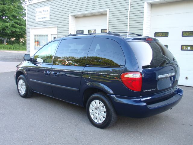 Chrysler Town and Country 2005 photo 12