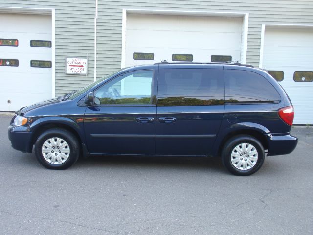 Chrysler Town and Country 2005 photo 14