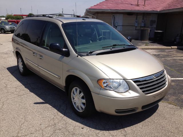 Chrysler Town and Country 3.5 MiniVan