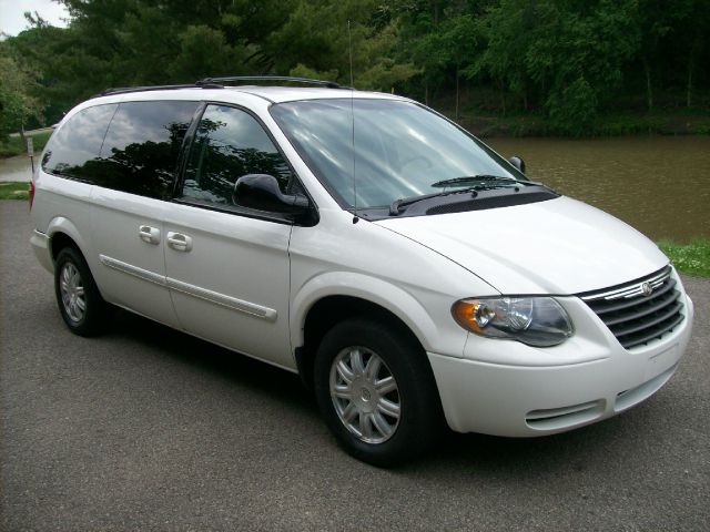 Chrysler Town and Country 3.5 MiniVan