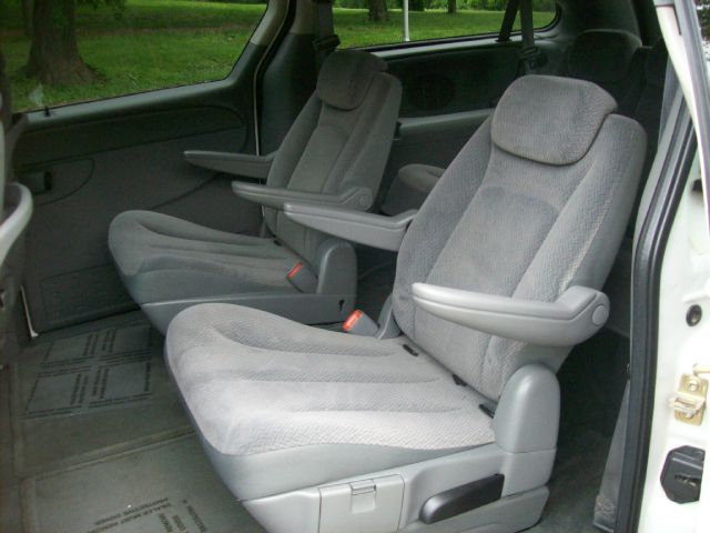 Chrysler Town and Country 2006 photo 14