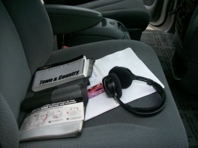 Chrysler Town and Country 2006 photo 17
