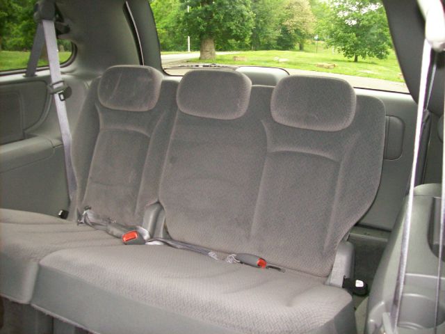 Chrysler Town and Country 2006 photo 3