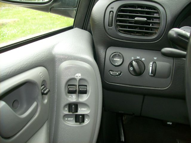 Chrysler Town and Country 2006 photo 4