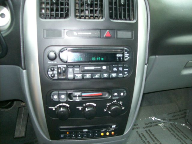 Chrysler Town and Country 2006 photo 7