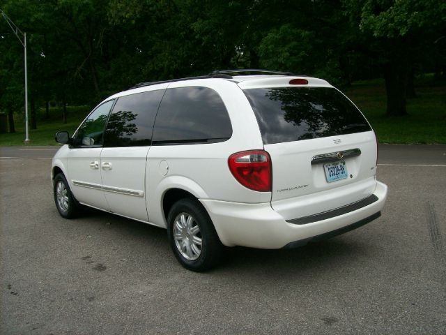 Chrysler Town and Country 2006 photo 9