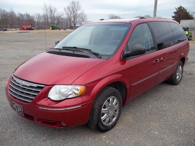 Chrysler Town and Country SLT 25 MiniVan