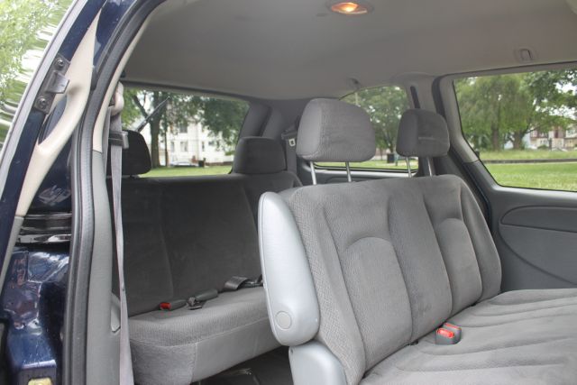 Chrysler Town and Country 2006 photo 12