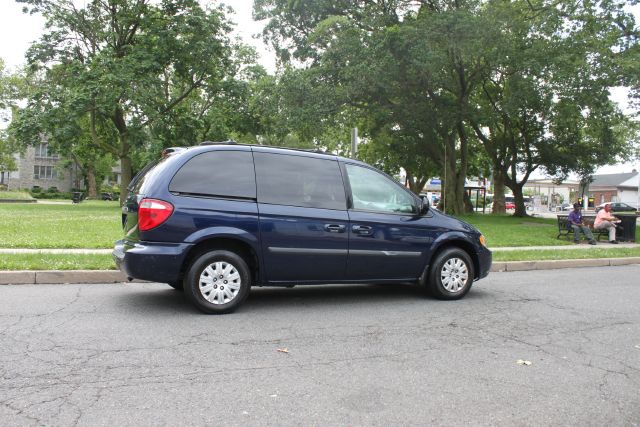 Chrysler Town and Country 2006 photo 13