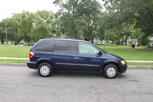Chrysler Town and Country 2006 photo 17