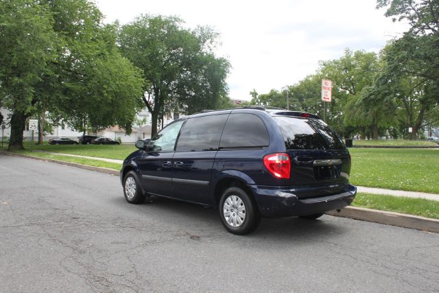 Chrysler Town and Country 2006 photo 18