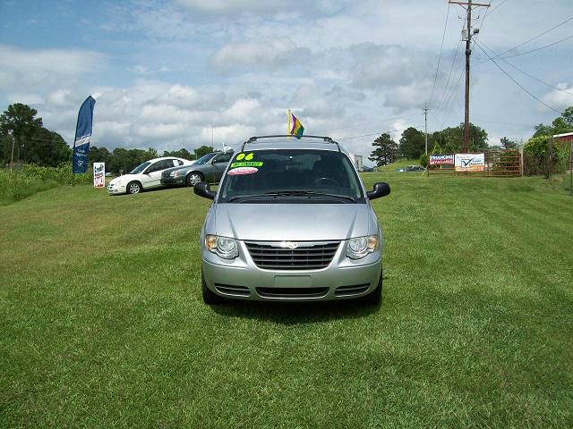 Chrysler Town and Country 2006 photo 1