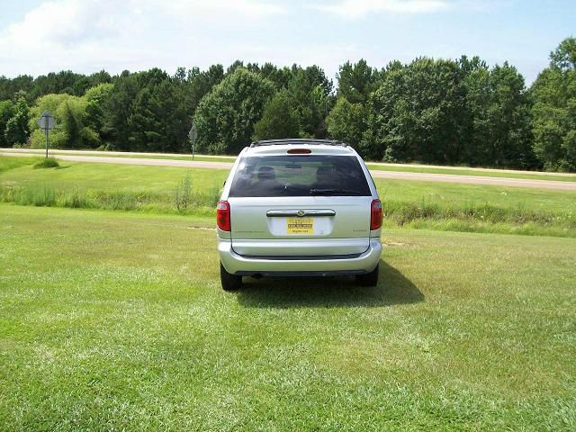 Chrysler Town and Country 2006 photo 3