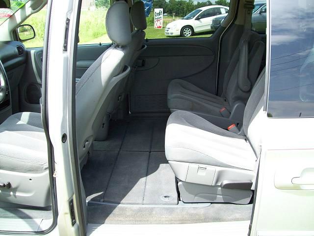 Chrysler Town and Country 2006 photo 4