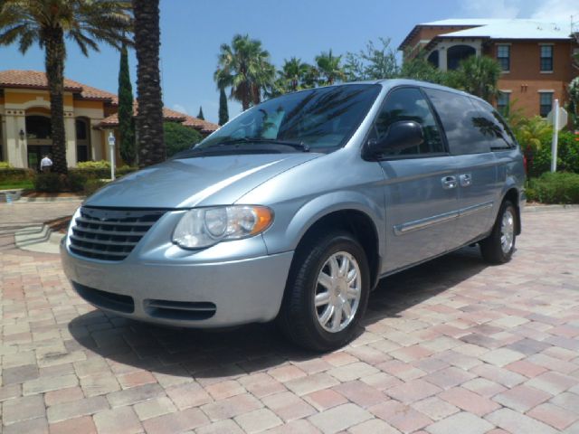 Chrysler Town and Country 3.5 MiniVan