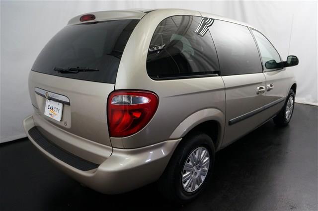 Chrysler Town and Country 2006 photo 3