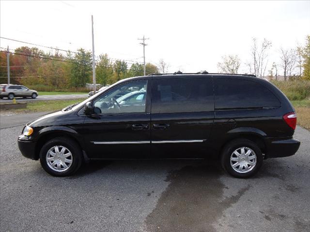 Chrysler Town and Country SLT 25 MiniVan