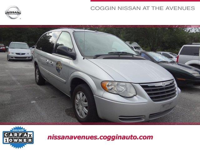 Chrysler Town and Country 3.5 MiniVan