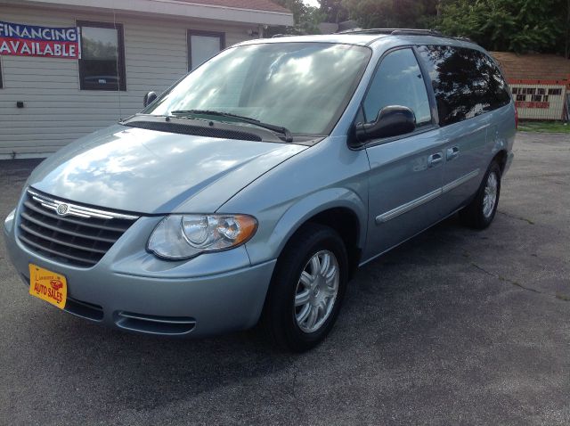 Chrysler Town and Country 2006 photo 4