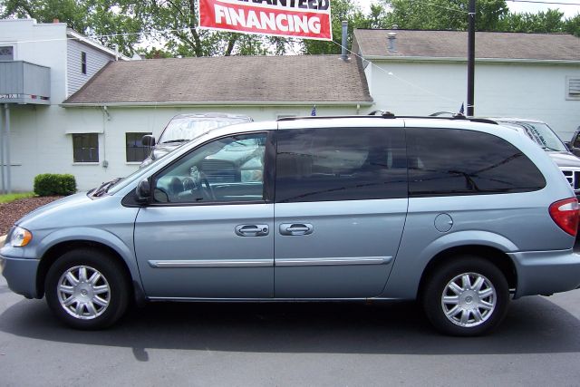Chrysler Town and Country 2006 photo 4