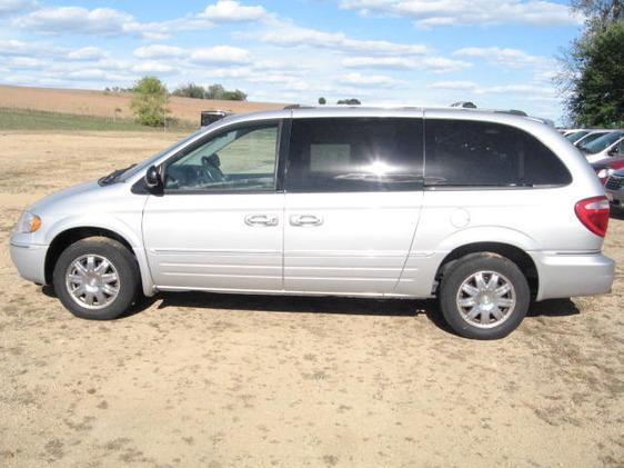 Chrysler Town and Country 2006 photo 3