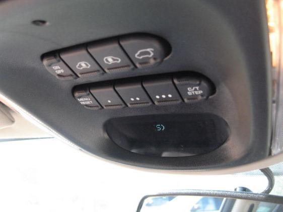 Chrysler Town and Country 2006 photo 5