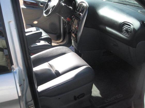 Chrysler Town and Country 2006 photo 6