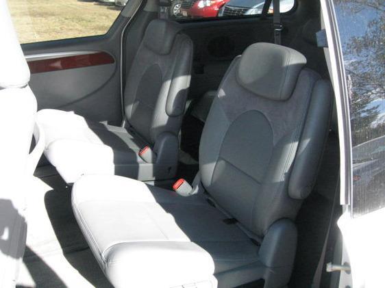 Chrysler Town and Country 2006 photo 7