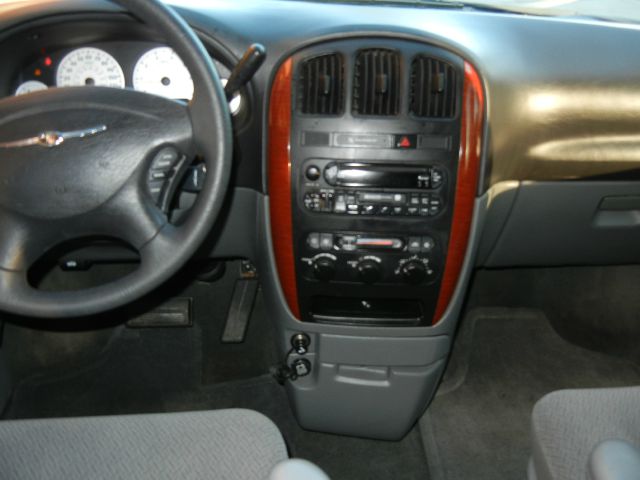 Chrysler Town and Country 2006 photo 4